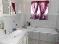 Bathroom 3+ - 22 square meters of property in Delmas