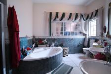 Bathroom 3+ - 29 square meters of property in Silver Lakes Golf Estate