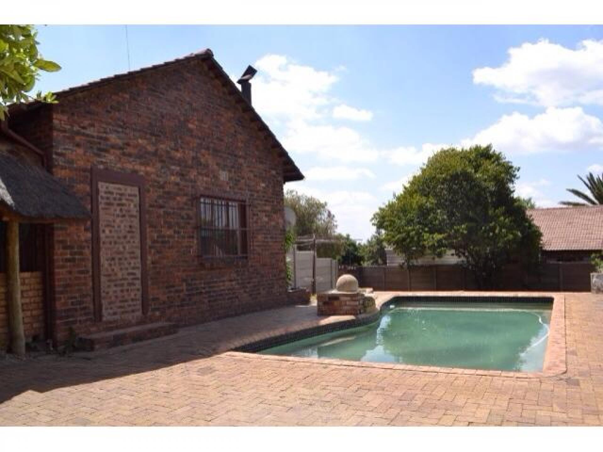 3 Bedroom House for Sale For Sale in Emalahleni (Witbank)