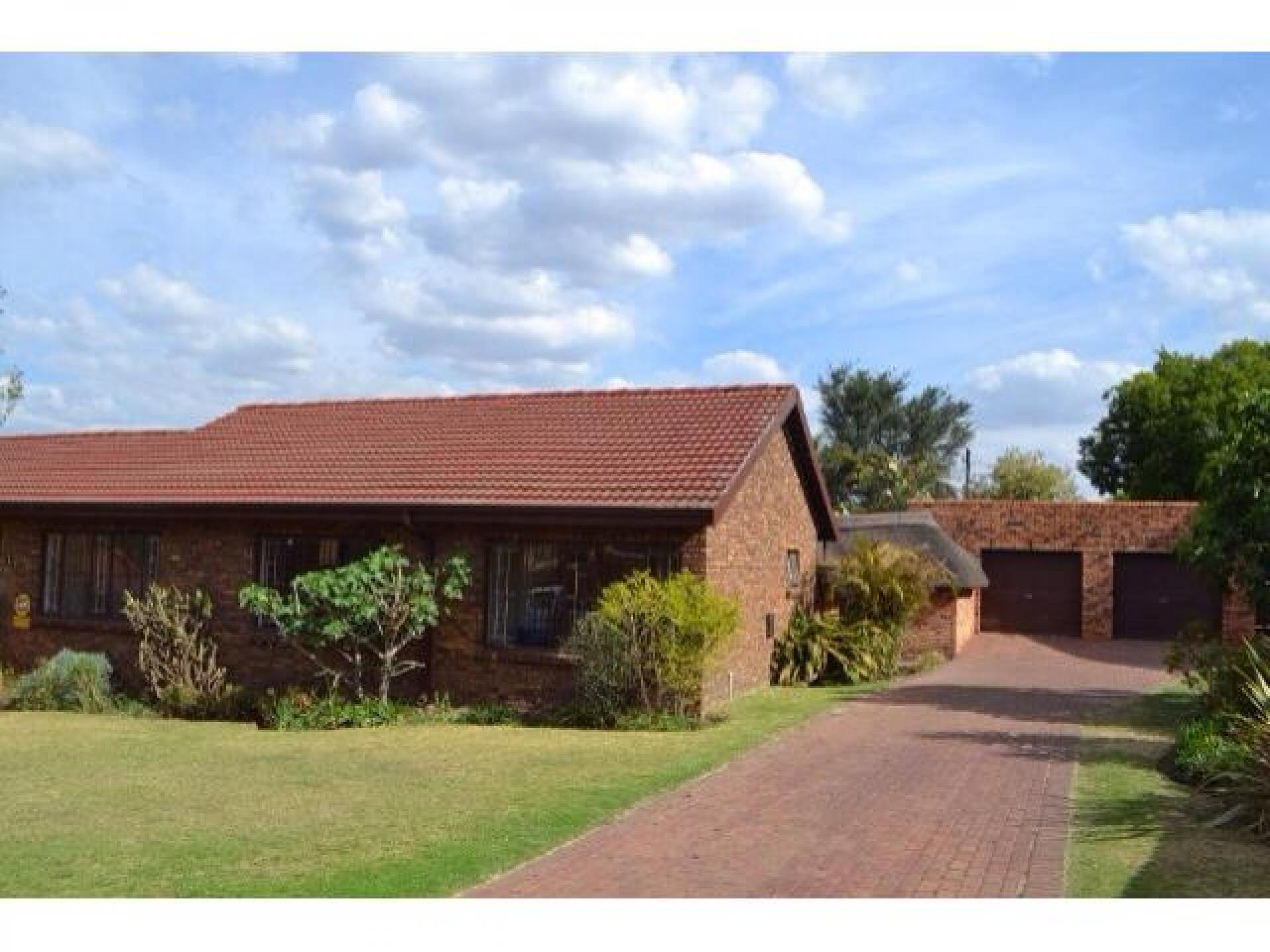 3 Bedroom House for Sale For Sale in Emalahleni (Witbank)