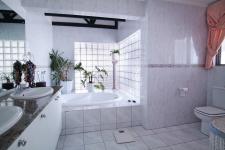 Main Bathroom - 20 square meters of property in Silver Lakes Golf Estate