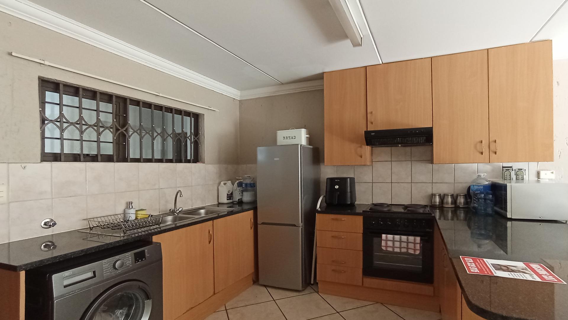 Kitchen - 11 square meters of property in Sunninghill