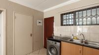 Kitchen - 11 square meters of property in Sunninghill