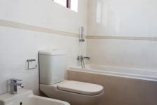 Bathroom 1 - 5 square meters of property in Heron Hill Estate