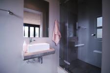 Bathroom 3+ - 6 square meters of property in The Meadows Estate