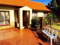 3 Bedroom 2 Bathroom Cluster for Sale for sale in Brackendowns