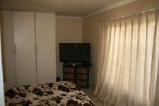 Main Bedroom - 18 square meters of property in Tasbetpark