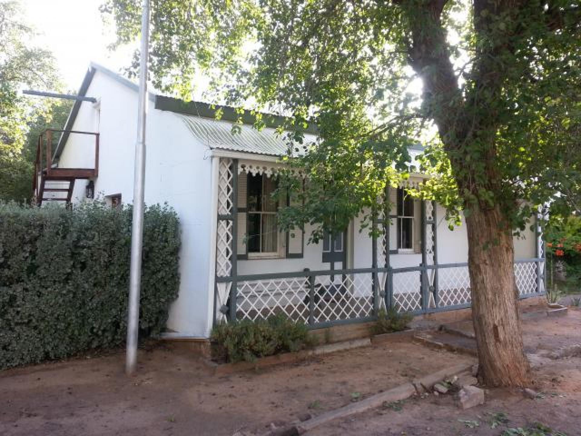 2 Bedroom House for Sale For Sale in Loxton Private Sale