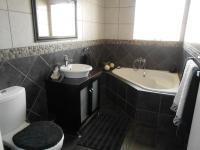 Bathroom 1 - 9 square meters of property in Bonaero Park