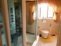 Main Bathroom - 11 square meters of property in Pebble Rock