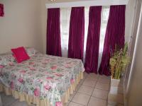 Bed Room 5+ - 11 square meters of property in Uvongo