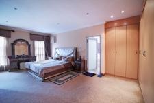 Main Bedroom - 37 square meters of property in Woodhill Golf Estate