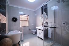 Bathroom 1 - 11 square meters of property in Willow Acres Estate