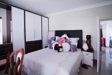 Bed Room 1 - 50 square meters of property in Willow Acres Estate