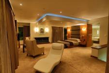 Main Bedroom of property in Silver Lakes Golf Estate