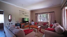 Lounges - 25 square meters of property in Willow Acres Estate