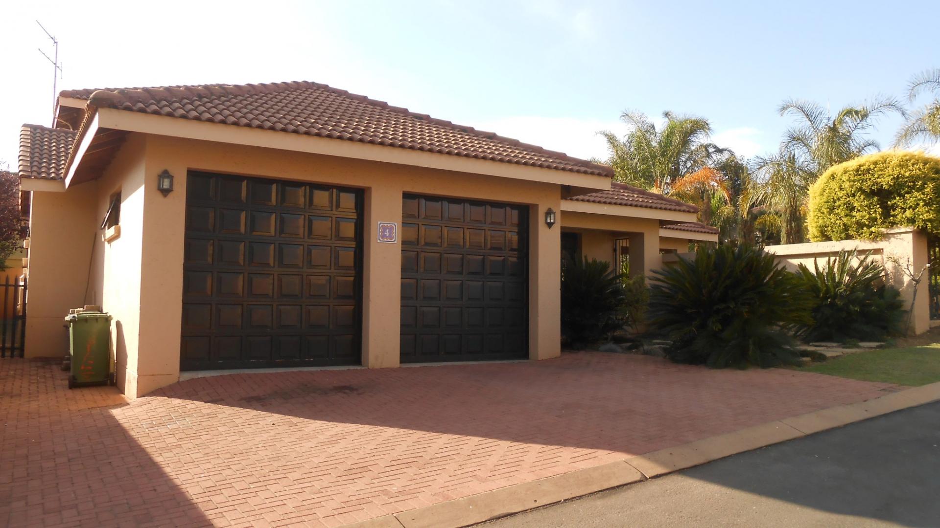 Front View of property in Dainfern Ridge