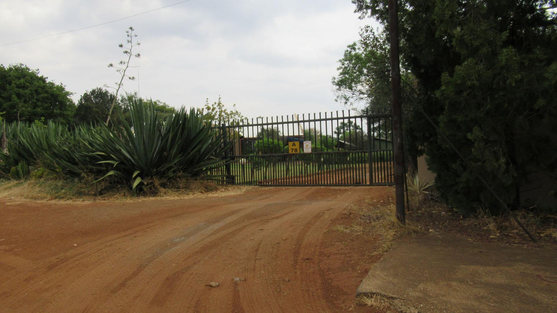 Front View of property in Mooinooi