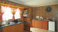 Kitchen - 25 square meters of property in Mooinooi