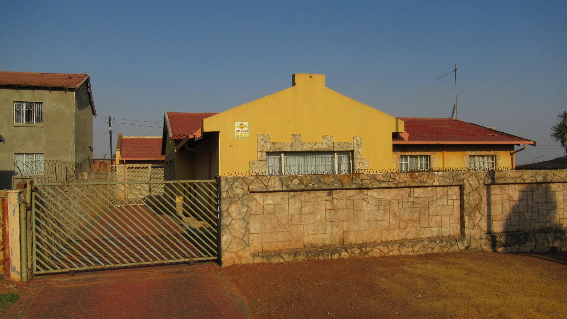 Front View of property in Lenasia South