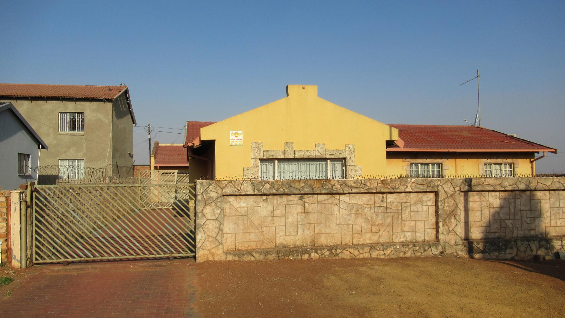 Front View of property in Lenasia South