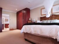 Main Bedroom - 30 square meters of property in Newmark Estate