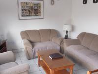 Lounges - 16 square meters of property in Uvongo