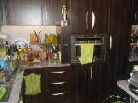 Kitchen - 5 square meters of property in Die Hoewes