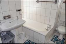 Bathroom 1 - 4 square meters of property in St Micheals on Sea