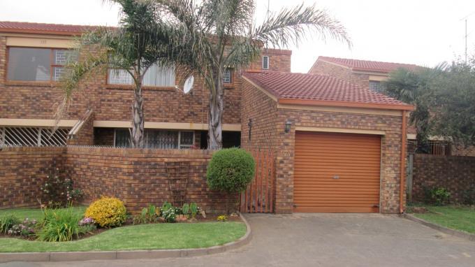 3 Bedroom Duplex for Sale For Sale in Vanderbijlpark - Private Sale - MR130030