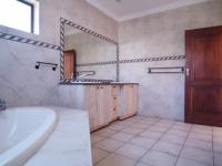 Main Bathroom - 16 square meters of property in Woodhill Golf Estate