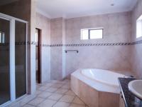 Main Bathroom - 16 square meters of property in Woodhill Golf Estate