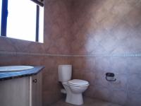 Bathroom 2 - 6 square meters of property in Woodhill Golf Estate