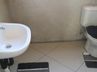 Bathroom 1 - 4 square meters of property in Henley-on-Klip