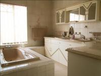 Main Bathroom - 15 square meters of property in Elspark