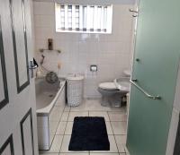 Bathroom 1 - 5 square meters of property in Athlone Park