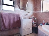 Bathroom 2 - 9 square meters of property in Woodhill Golf Estate