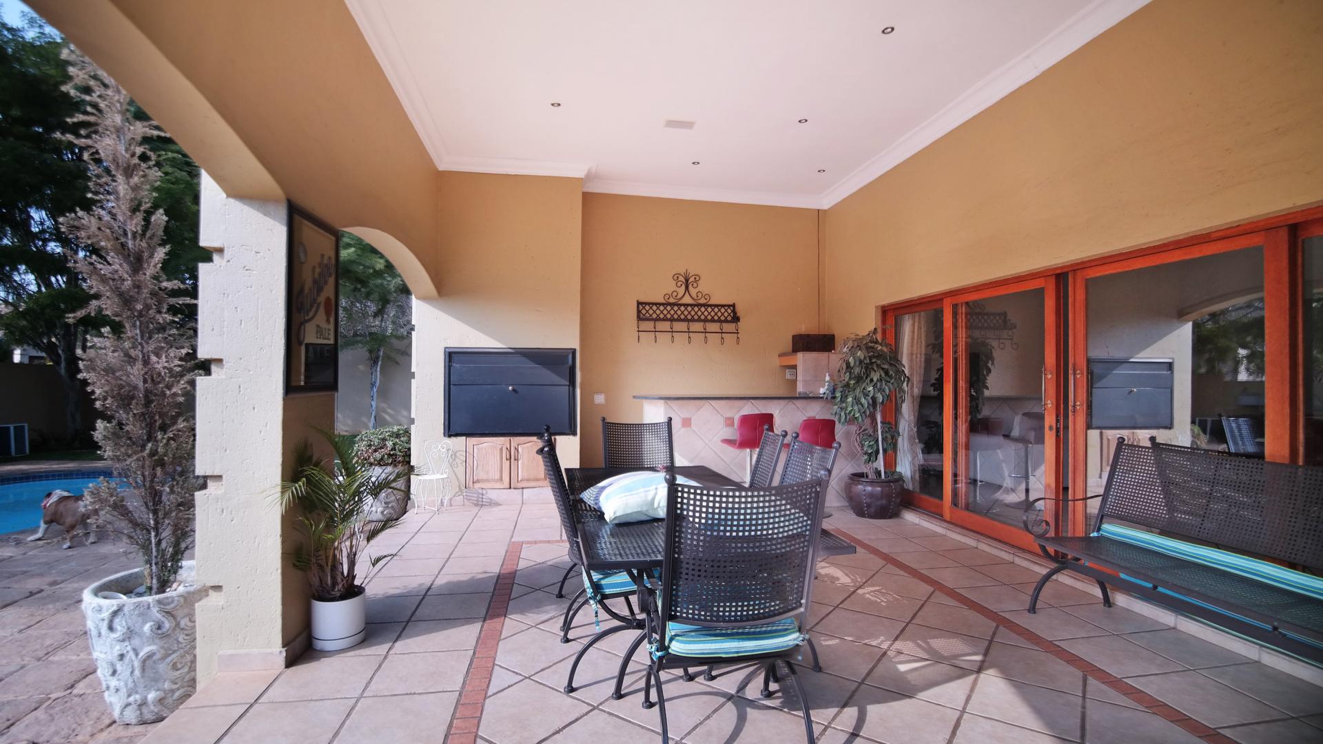 Patio - 40 square meters of property in Silver Lakes Golf Estate