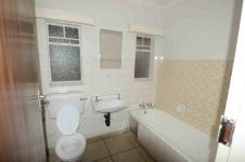 Main Bathroom - 10 square meters of property in Vaalpark