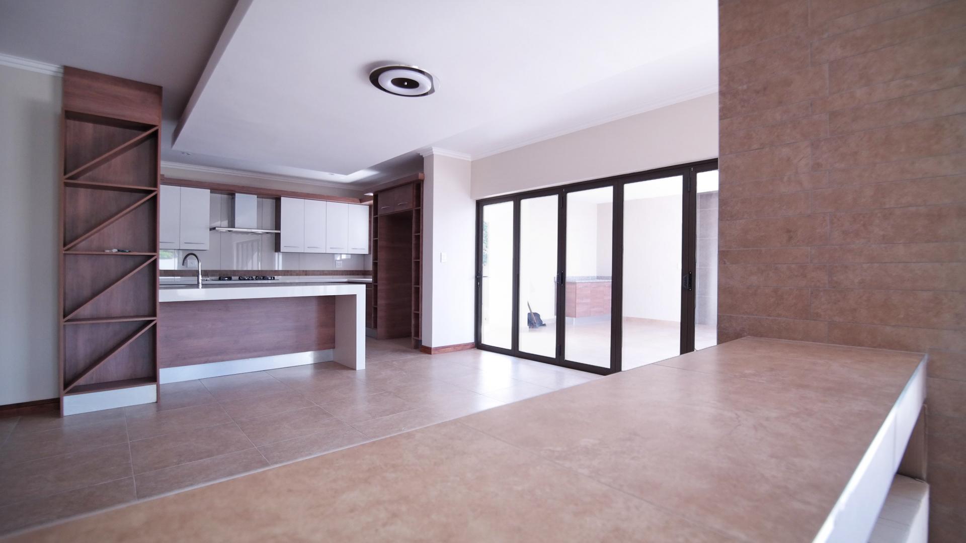 Dining Room - 28 square meters of property in Silverwoods Country Estate