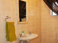 Bathroom 1 - 8 square meters of property in Brackenhurst