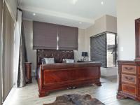 Main Bedroom - 37 square meters of property in Silverwoods Country Estate