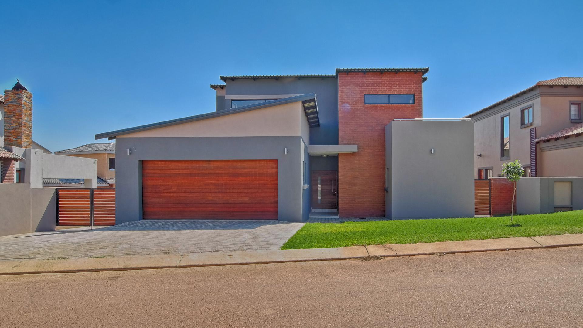 Front View of property in Heron Hill Estate