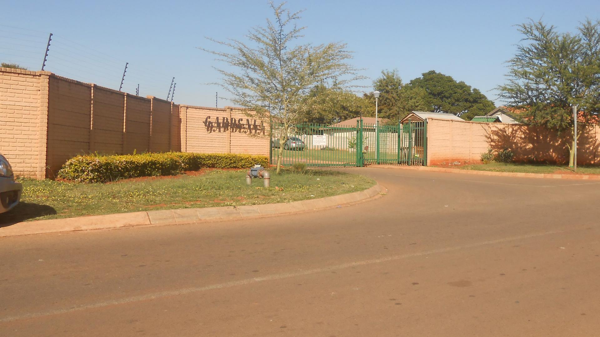 Front View of property in The Orchards