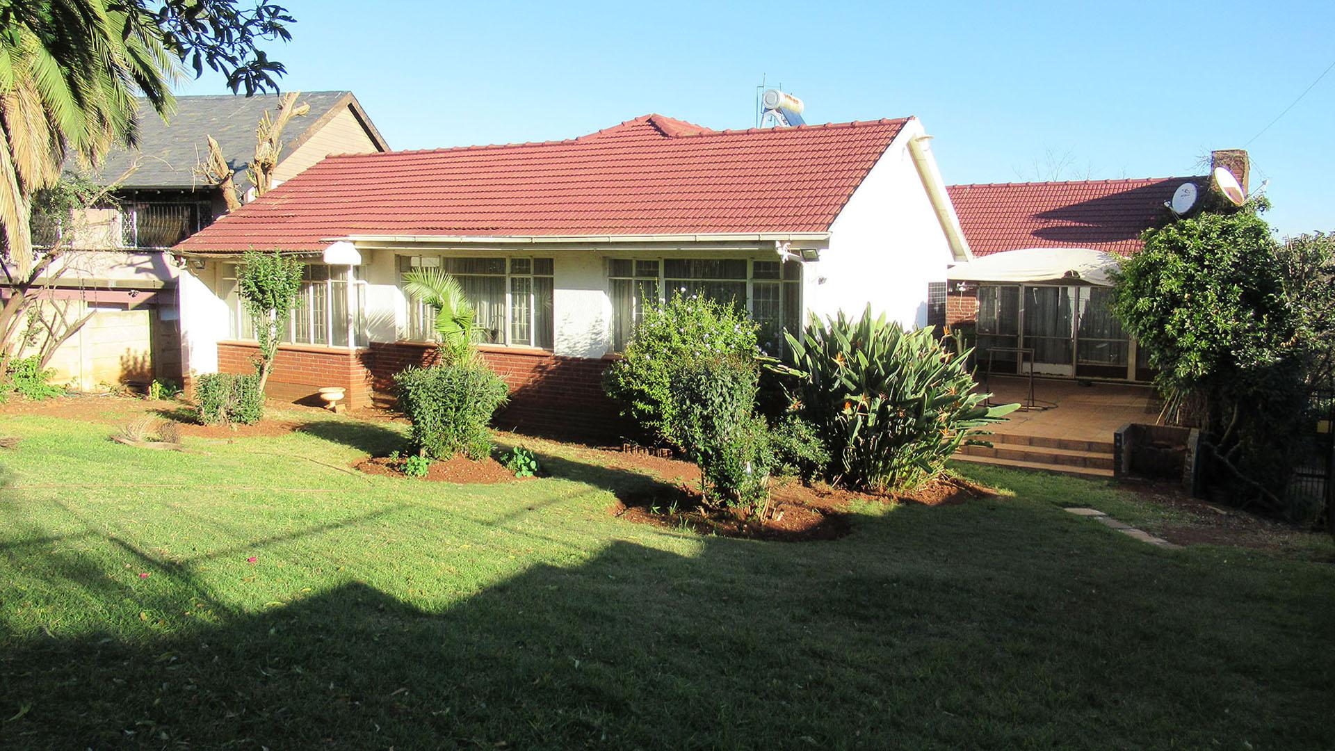 Front View of property in Dewetshof