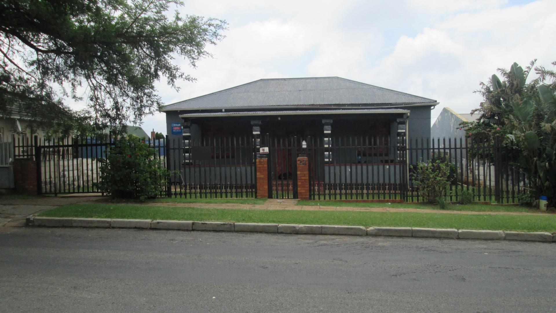 Front View of property in Krugersdorp