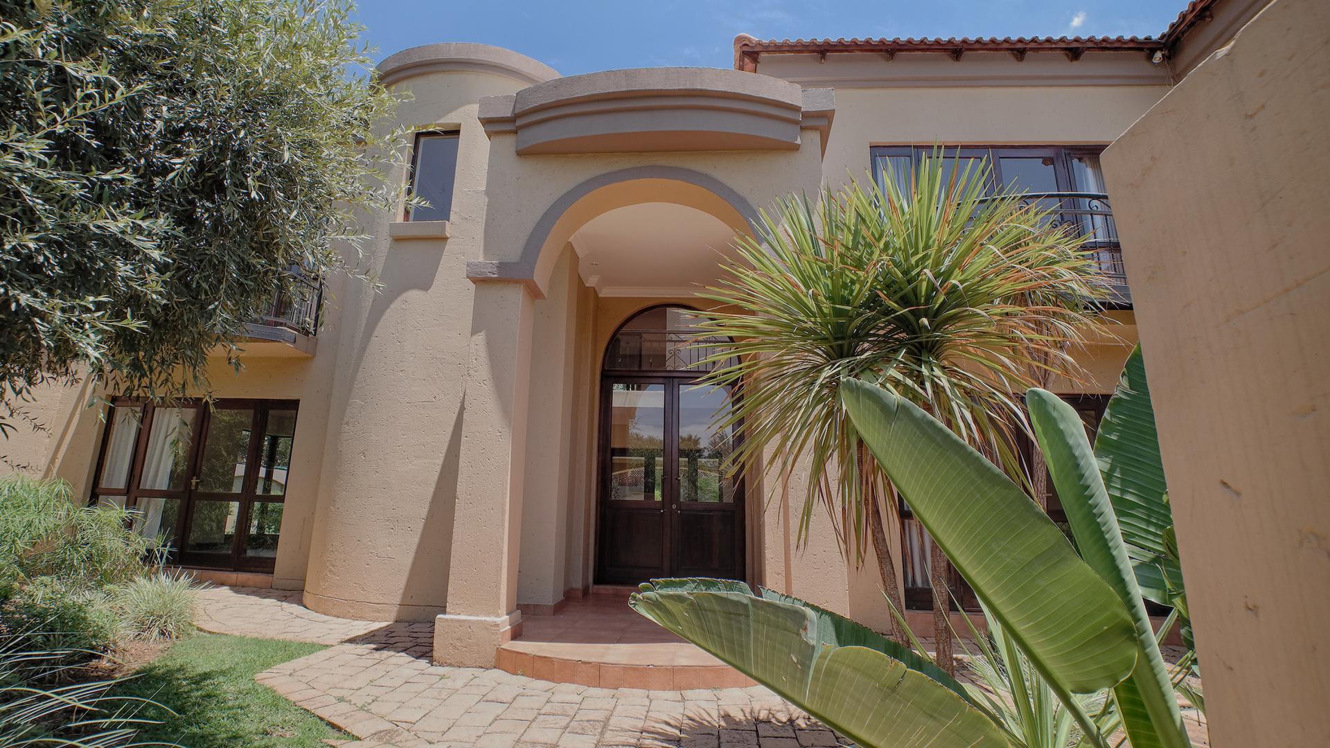 Front View of property in Silver Lakes Golf Estate