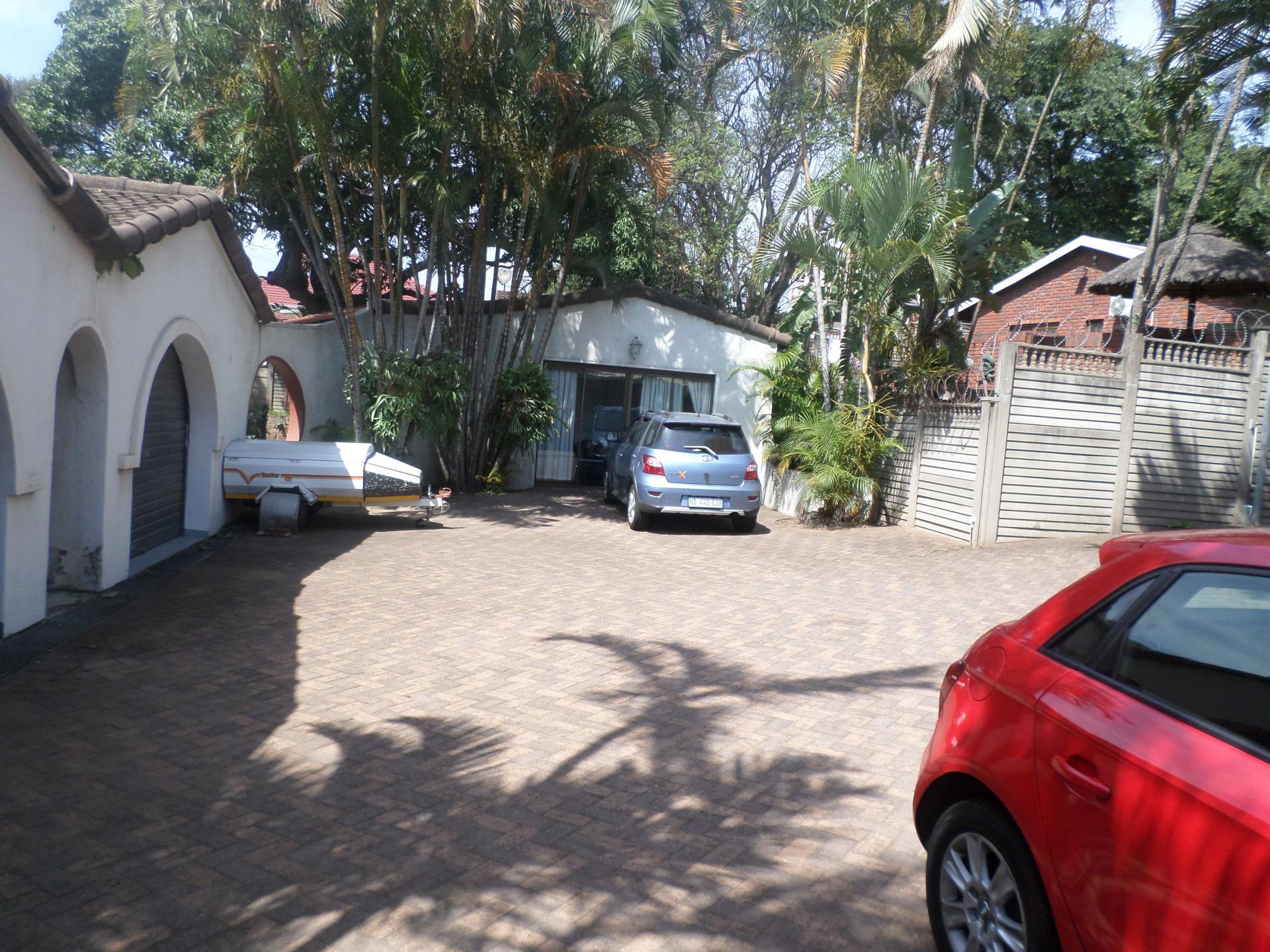 Front View of property in Montclair (Dbn)