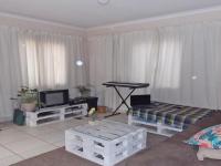 Lounges - 24 square meters of property in Klippoortjie AH