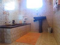 Bathroom 1 - 6 square meters of property in Vaalmarina